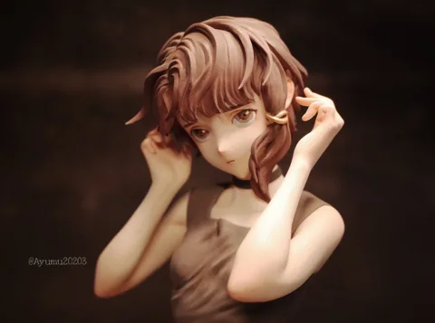 Lain Iwakura bust garage kit by Ayumu Hamano